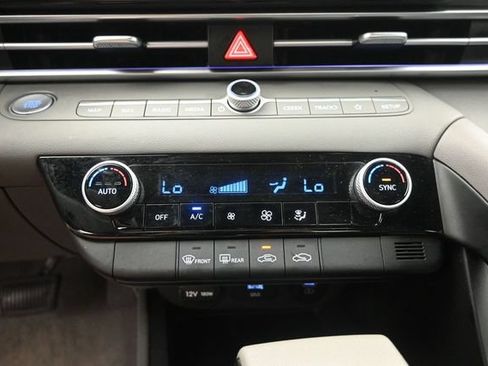 Used 2024 Hyundai Elantra SEL FWD image 25