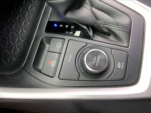 Used 2021 Toyota RAV4 LE image 35