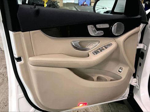 Used 2016 Mercedes-Benz GLC 300 4MATIC image 22