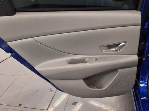 Used 2025 Hyundai Elantra SEL image 18