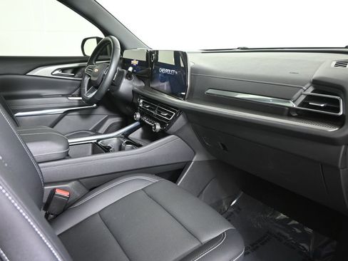 Used 2025 Chevrolet Traverse LT w/ Sun and Wheel Package image 14