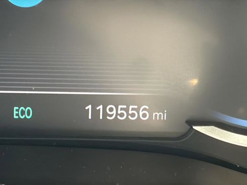 Used 2022 Genesis GV80 2.5T w/ Advanced Package 03 RWD image 30