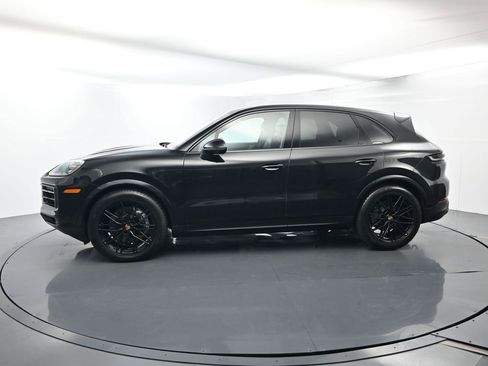 Certified 2024 Porsche Cayenne image 2