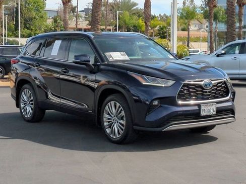 Used 2022 Toyota Highlander Platinum image 3
