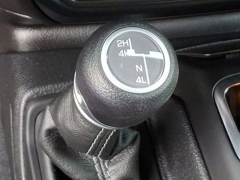 Used 2024 Jeep Gladiator Sport image 28