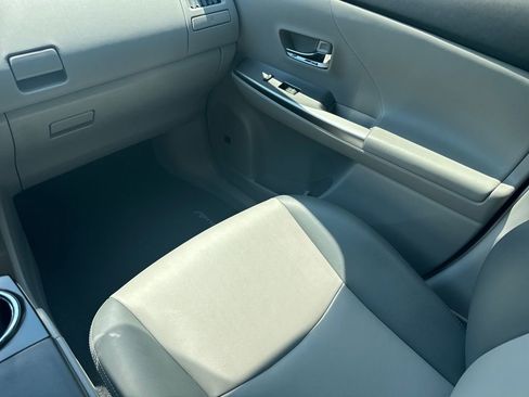 Used 2015 Toyota Prius V Five w/ Advanced Technology Package FWD image 17