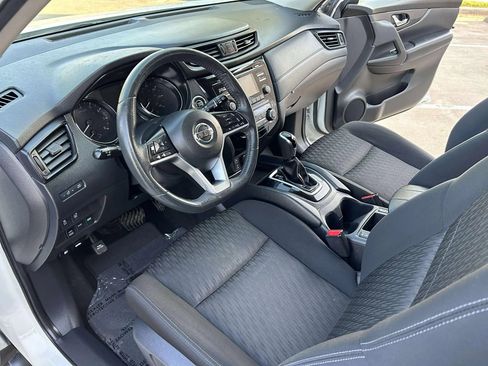 Used 2017 Nissan Rogue SV image 19