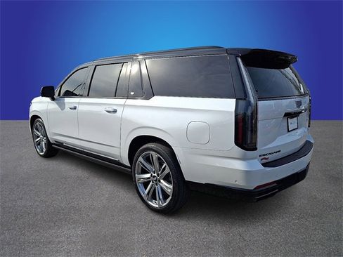 Certified 2025 Cadillac Escalade ESV Sport Platinum image 7
