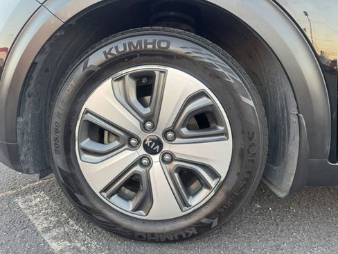 Used 2019 Kia Niro LX image 18