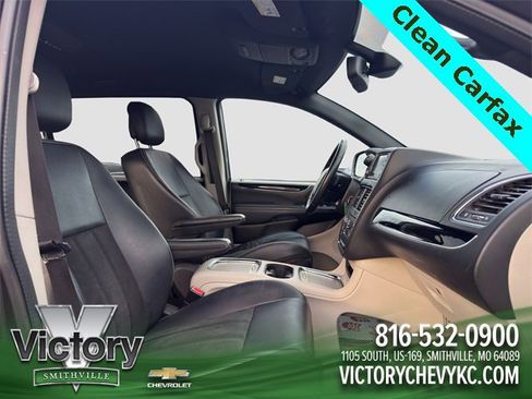 Used 2019 Dodge Grand Caravan SXT image 17