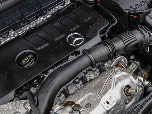 Used 2021 Mercedes-Benz GLB 250 4MATIC image 30