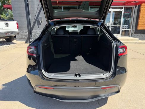 Used 2023 Tesla Model Y Long Range AWD/4WD image 23
