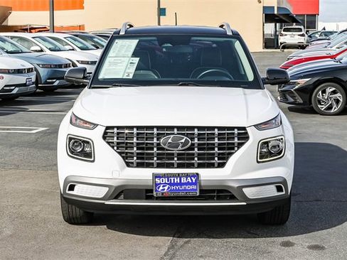 Certified 2023 Hyundai Venue Limited image 2
