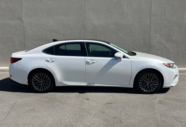 Used 2018 Lexus ES 350 w/ Luxury Package w/Wood Trim FWD image 5