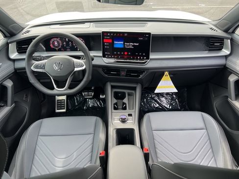 New 2026 Volkswagen Tiguan SE R-Line FWD image 25