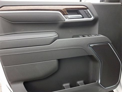 New 2025 GMC Sierra 1500 Elevation image 10