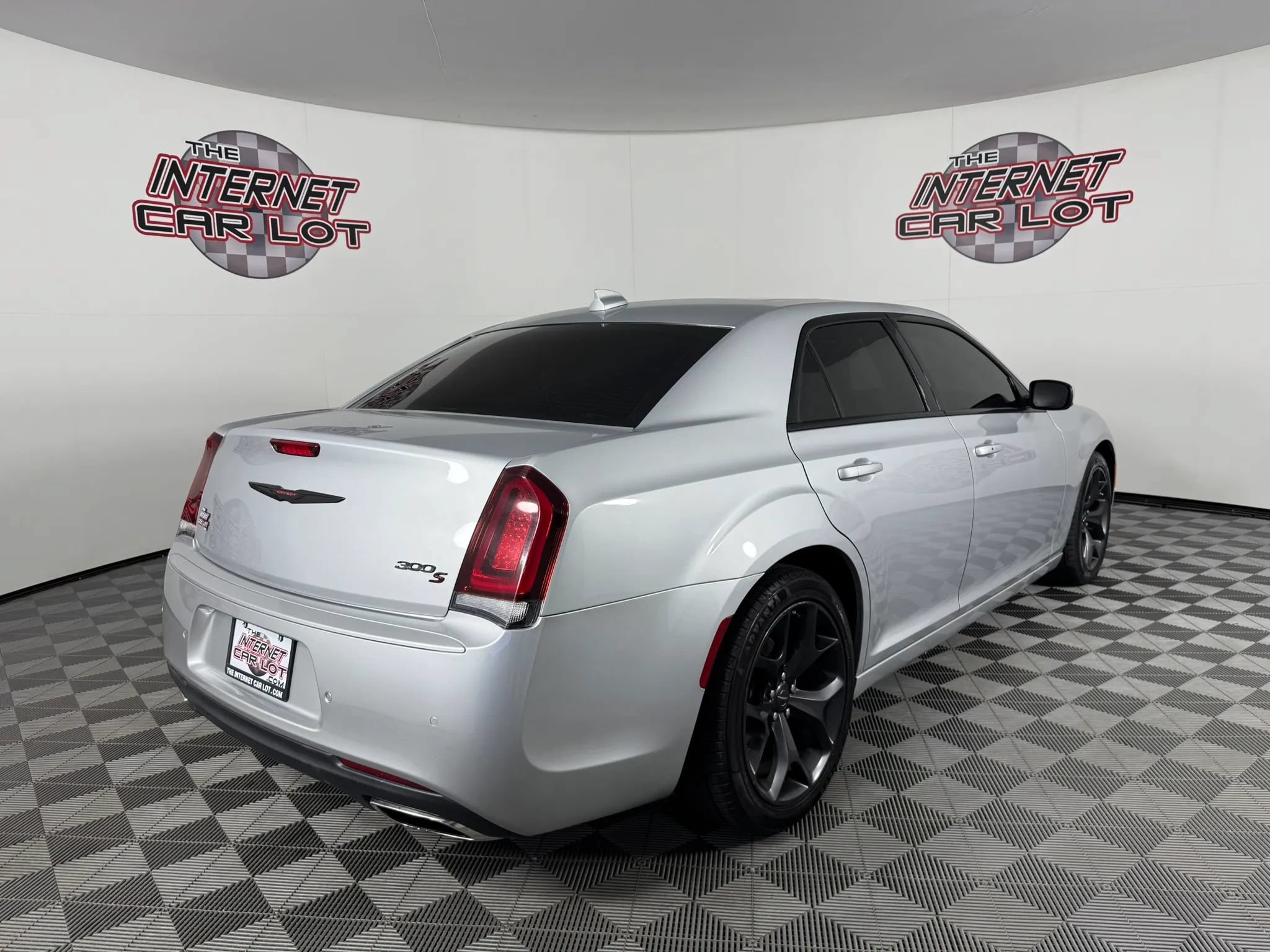 Used 2023 Chrysler 300 S RWD image 7