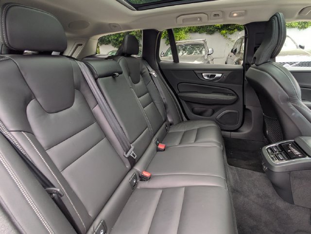 Certified 2025 Volvo V60 B5 Cross Country Ultra AWD/4WD image 29