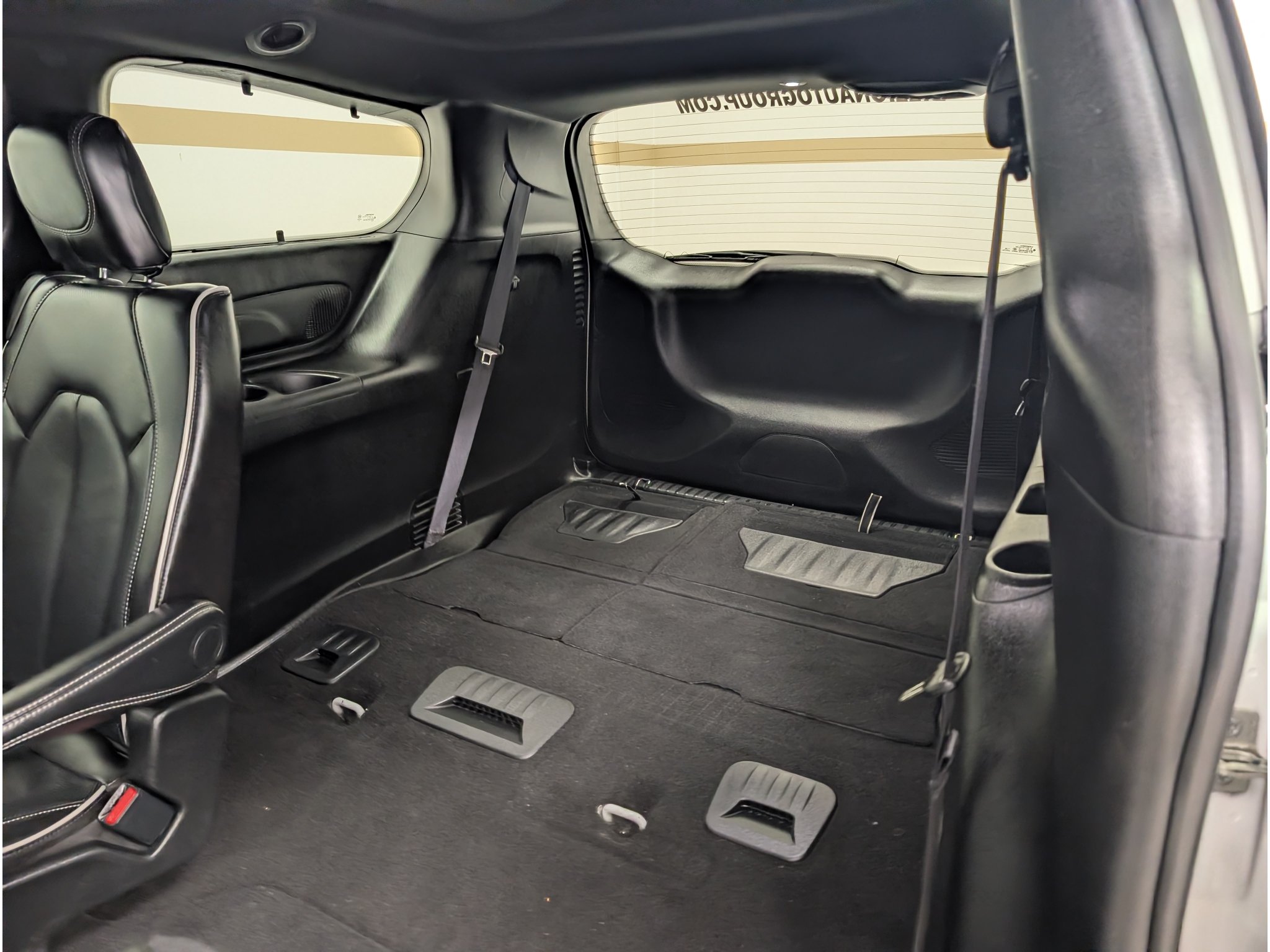 Used 2025 Chrysler Pacifica Limited FWD image 18