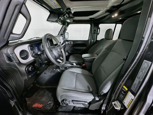 Used 2024 Jeep Wrangler Unlimited w/ Convenience Group AWD/4WD image 13