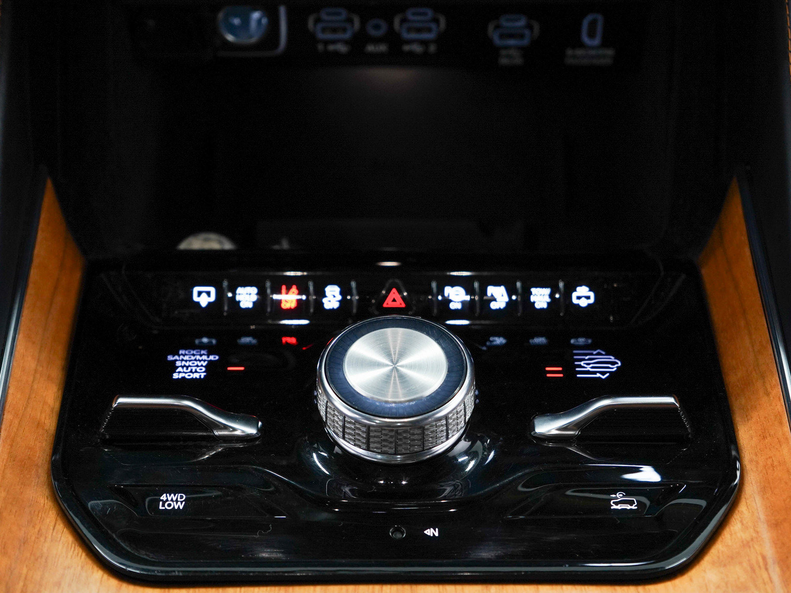 Used 2022 Jeep Grand Wagoneer Series III w/ Rear-Seat Entertainment Group AWD/4WD image 22