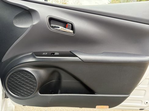 Used 2021 Toyota Prius LE image 13