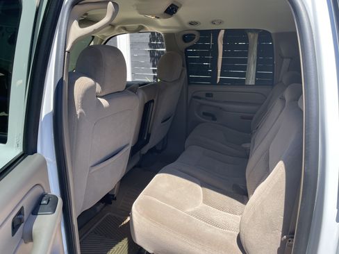 Used 2004 Chevrolet Suburban LS RWD image 12