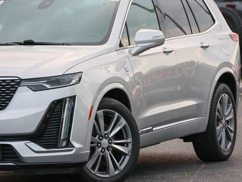 Used 2020 Cadillac XT6 Premium Luxury FWD image 17