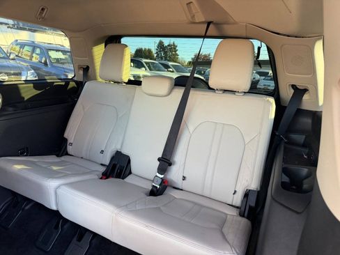 Used 2018 Ford Expedition Platinum RWD image 15