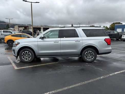 Used 2024 Ford Expedition Max XLT RWD image 2