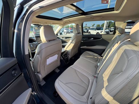 Used 2022 Lincoln Nautilus Reserve w/ Luxury Package AWD/4WD image 21