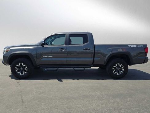 Used 2018 Toyota Tacoma TRD Off-Road w/ Technology Package AWD/4WD image 6