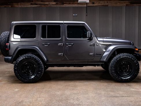 Used 2025 Jeep Wrangler Sahara w/ Technology Group image 11