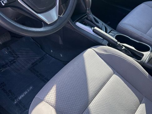 Used 2015 Toyota Corolla LE image 9