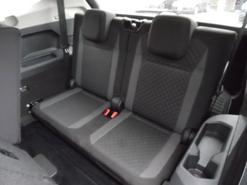 Used 2018 Volkswagen Tiguan S image 18