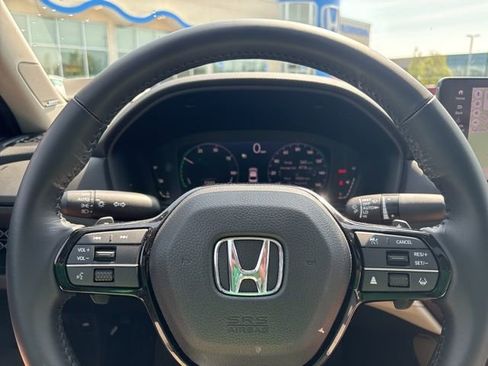 Used 2023 Honda Accord Touring image 18