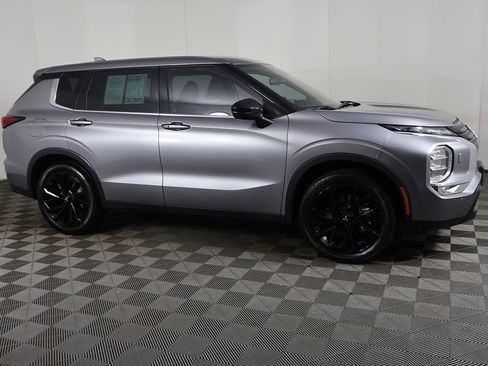 Used 2023 Mitsubishi Outlander SE Black Edition image 19