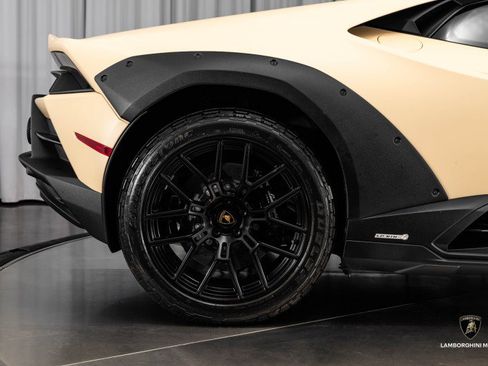 Used 2024 Lamborghini Huracan Sterrato image 31