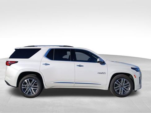 Used 2023 Chevrolet Traverse High Country image 7
