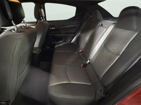 Used 2013 Dodge Avenger SE image 25