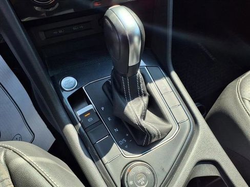 Used 2021 Volkswagen Tiguan SE w/ Panoramic Sunroof Package image 17