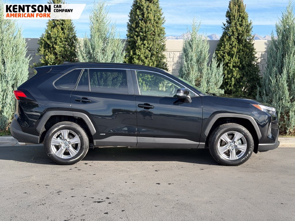Used 2025 Toyota RAV4 LE AWD/4WD image 9