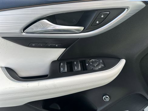 Certified 2025 Buick Envision Avenir image 8