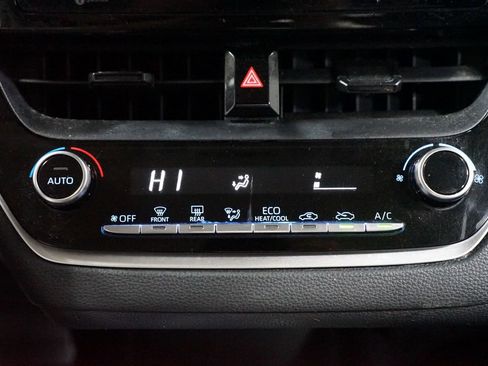 Used 2022 Toyota Corolla LE image 19