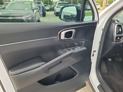 Used 2023 Kia Sorento S FWD image 17