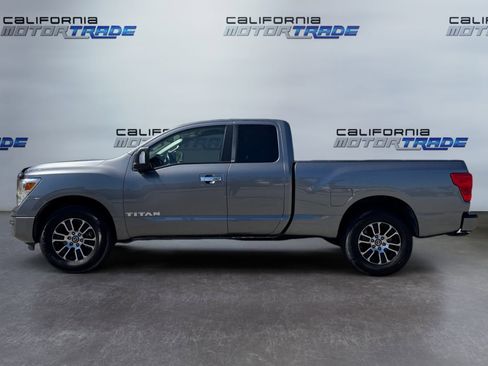 Used 2021 Nissan Titan SV w/ SV Convenience Package RWD image 8