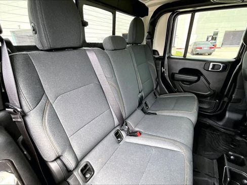 Used 2024 Jeep Gladiator Sport AWD/4WD image 20