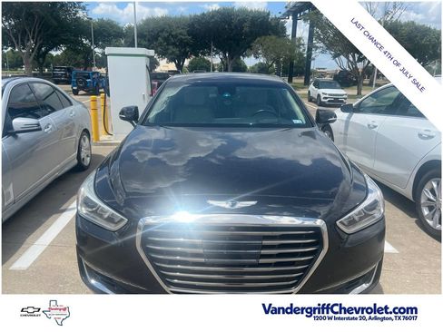 Used 2018 Genesis G90 3.3T Premium RWD image 2