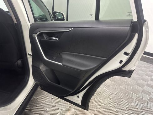 Used 2022 Toyota RAV4 XLE image 17