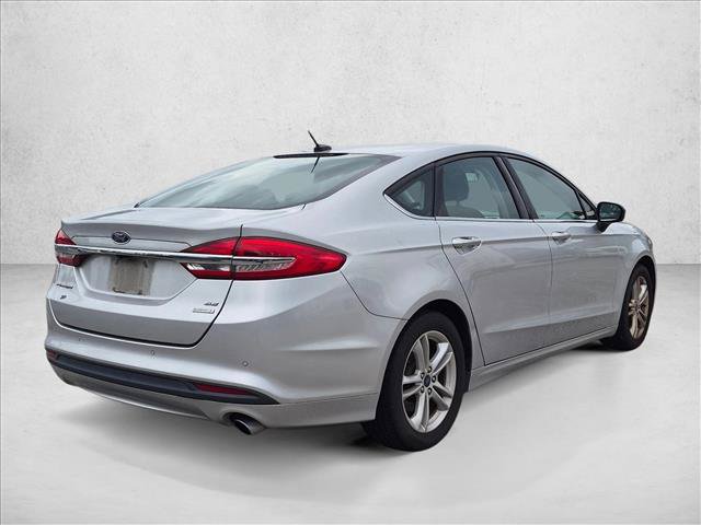 Used 2018 Ford Fusion SE w/ Fusion SE Technology Package FWD image 5